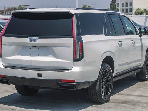 Used 2024 Cadillac Escalade ESV Sport w/ LPO, ONYX Package AWD/4WD image 9