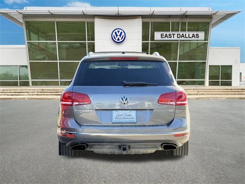 Used 2015 Volkswagen Touareg Sport image 5