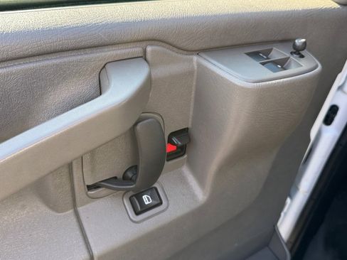 Used 2024 Chevrolet Express 2500 w/ Driver Convenience Package image 20