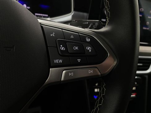 Used 2025 Volkswagen Taos SE image 16