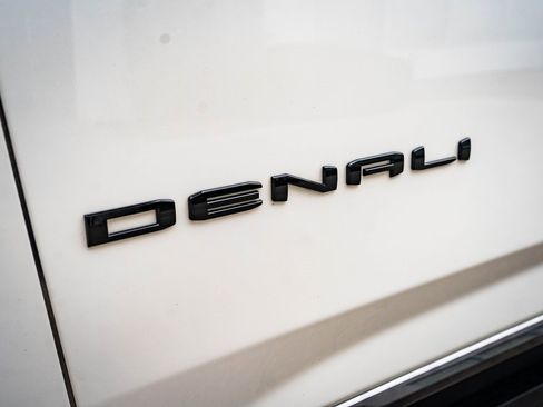 Used 2024 GMC Yukon Denali Ultimate image 16