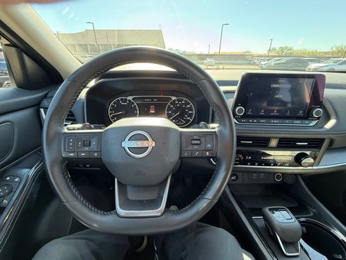 Certified 2025 Nissan Rogue SV FWD image 20