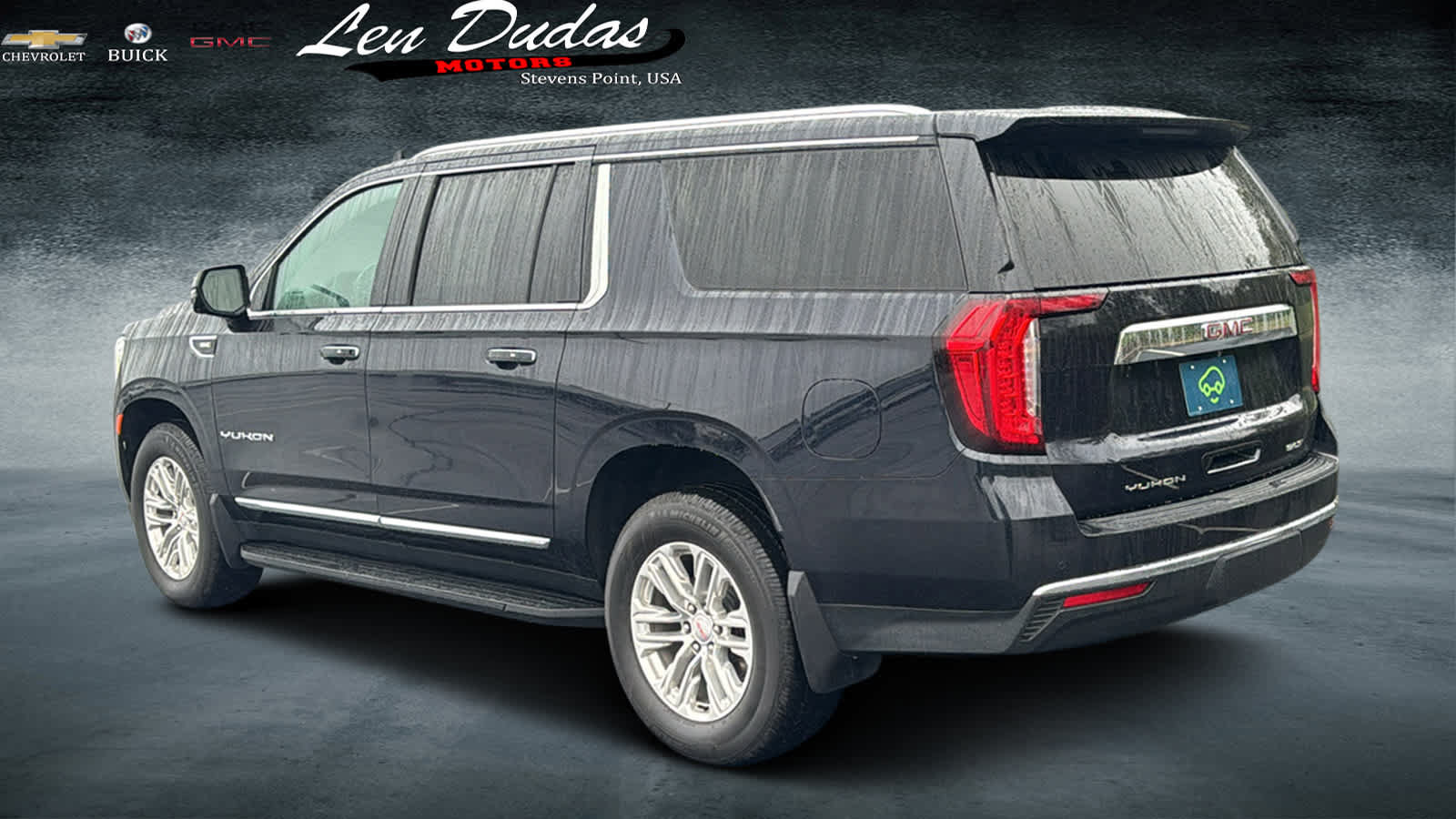 Certified 2023 GMC Yukon XL SLT w/ SLT Premium Package AWD/4WD image 3
