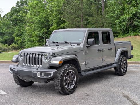 Used 2023 Jeep Gladiator Overland w/ LED Lighting Group AWD/4WD image 5