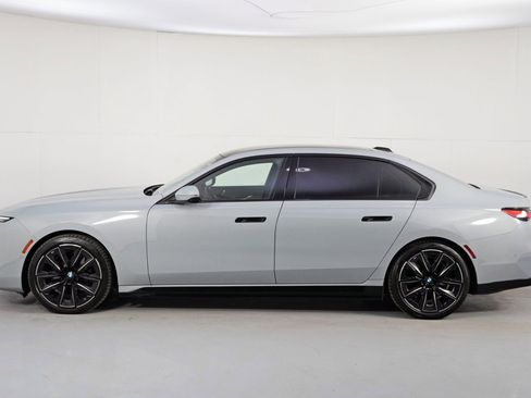 Used 2024 BMW i7 xDrive60 w/ Premium Package image 58