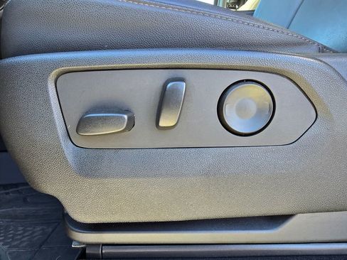 Used 2022 Chevrolet Tahoe Z71 w/ Luxury Package image 24