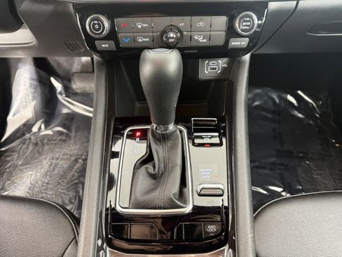 Used 2025 Jeep Compass Latitude image 22