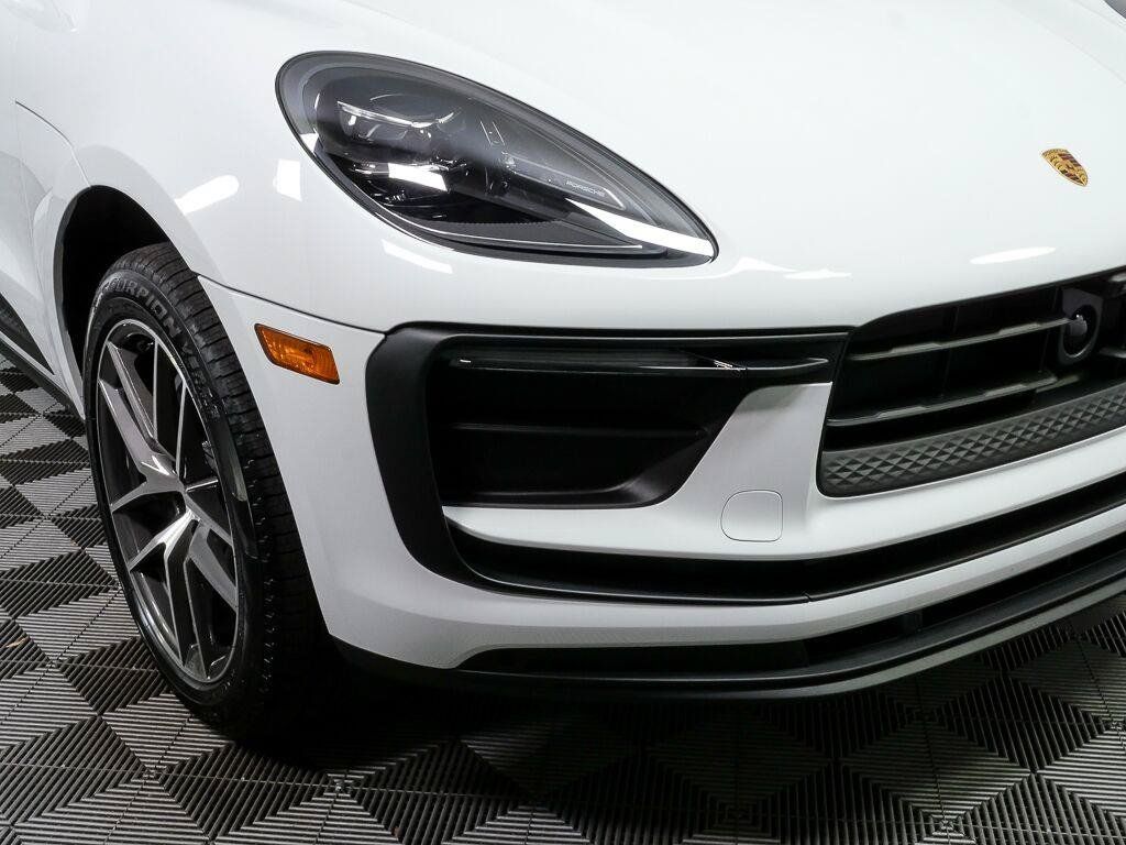 Certified 2026 Porsche Macan AWD/4WD image 38