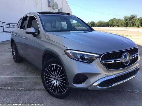 Used 2023 Mercedes-Benz GLC 300 4MATIC image 5