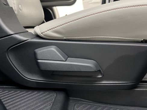 Used 2025 Ford Explorer Active w/ Active Comfort Package image 19