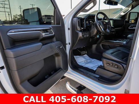 Used 2025 Chevrolet Silverado 3500 LTZ w/ LTZ Convenience Package AWD/4WD image 32