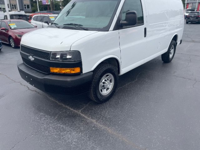 Used 2020 Chevrolet Express 2500 RWD image 2