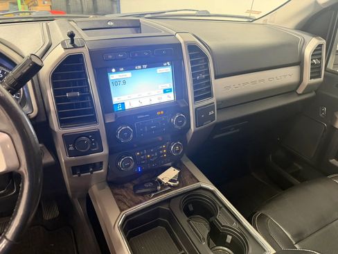 Used 2019 Ford F250 Lariat w/ Lariat Ultimate Package AWD/4WD image 15
