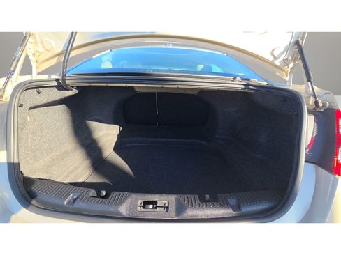 Used 2018 Ford Taurus SE image 16