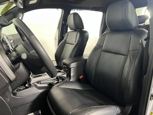 Used 2020 Toyota Tacoma TRD Sport w/ TRD Premium Sport Package AWD/4WD image 20