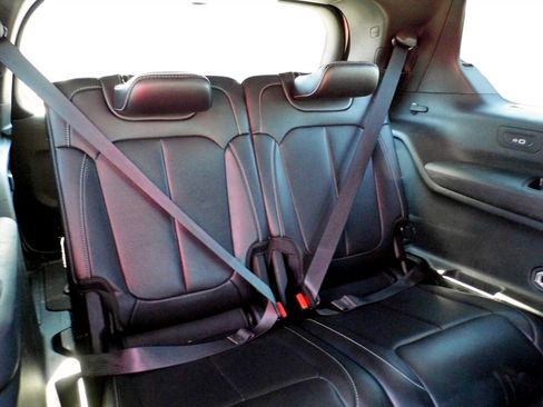 Used 2024 Jeep Grand Cherokee L Limited w/ Luxury Tech Group II image 28