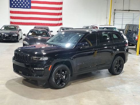 Used 2023 Jeep Grand Cherokee Limited w/ Luxury Tech Group II image 38