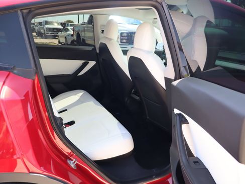 Used 2021 Tesla Model Y Long Range AWD/4WD image 25