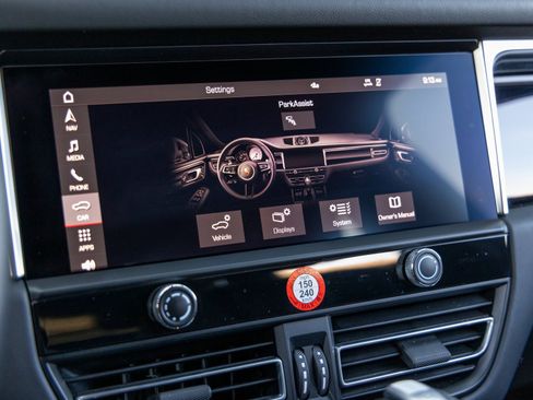 Certified 2024 Porsche Macan image 35