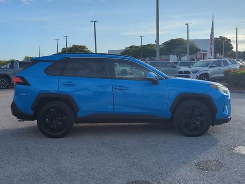 Used 2019 Toyota RAV4 LE image 4