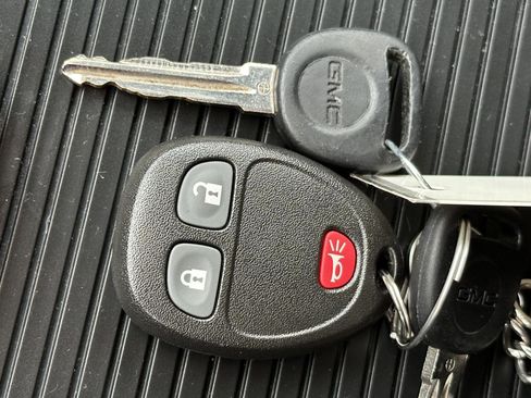 Used 2016 GMC Acadia SLE image 14