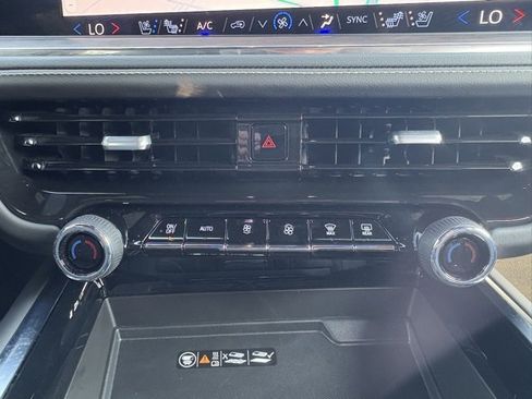 Certified 2025 Chevrolet Suburban Premier image 25