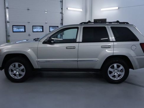 Used 2010 Jeep Grand Cherokee Laredo w/ Popular Equipment Group AWD/4WD image 4