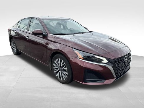 Used 2024 Nissan Altima 2.5 SV w/ SV Premium Package FWD image 8