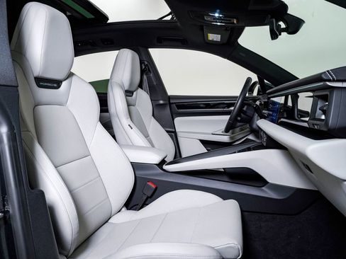 Certified 2025 Porsche Macan 4S Electric AWD/4WD image 15
