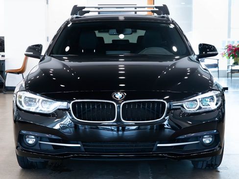 Used 2018 BMW 330i xDrive Wagon image 2