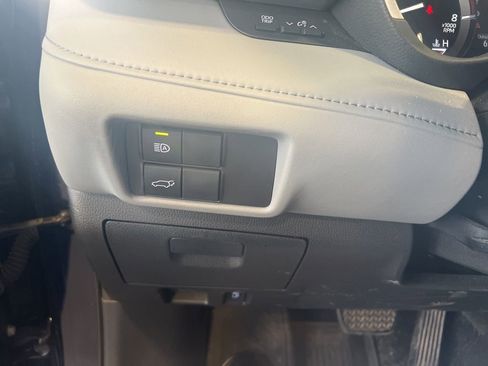 Used 2020 Toyota Highlander XLE image 7