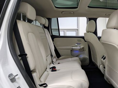 Used 2023 Mercedes-Benz EQB 300 4MATIC w/ Exclusive Package image 24