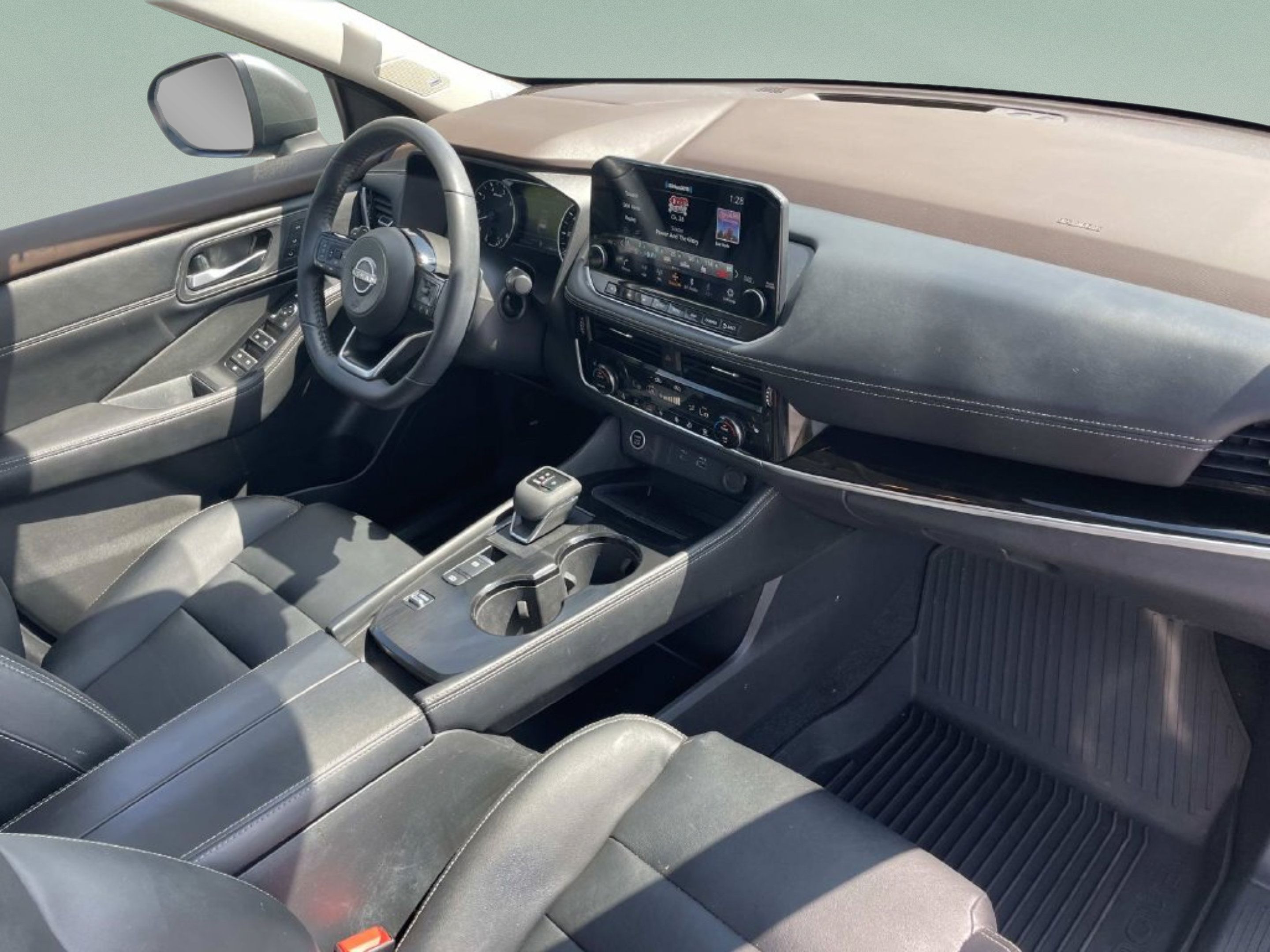 Used 2023 Nissan Rogue SL w/ SL Premium Package FWD image 17