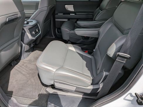 Used 2025 Ford Expedition Active AWD/4WD image 26