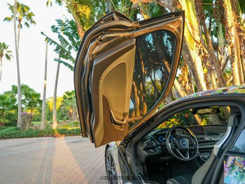 Used 2017 BMW i8 image 22