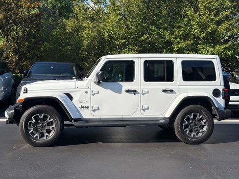 Used 2024 Jeep Wrangler Unlimited Sahara w/ Technology Group AWD/4WD image 2