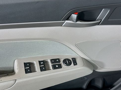 Used 2018 Hyundai Elantra SEL FWD image 15