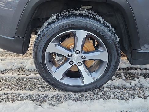 Used 2023 Jeep Grand Cherokee 4WD 4xe image 9