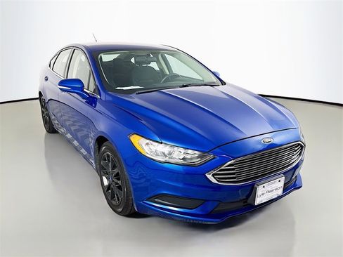 Used 2017 Ford Fusion SE w/ Fusion SE Technology Package image 7