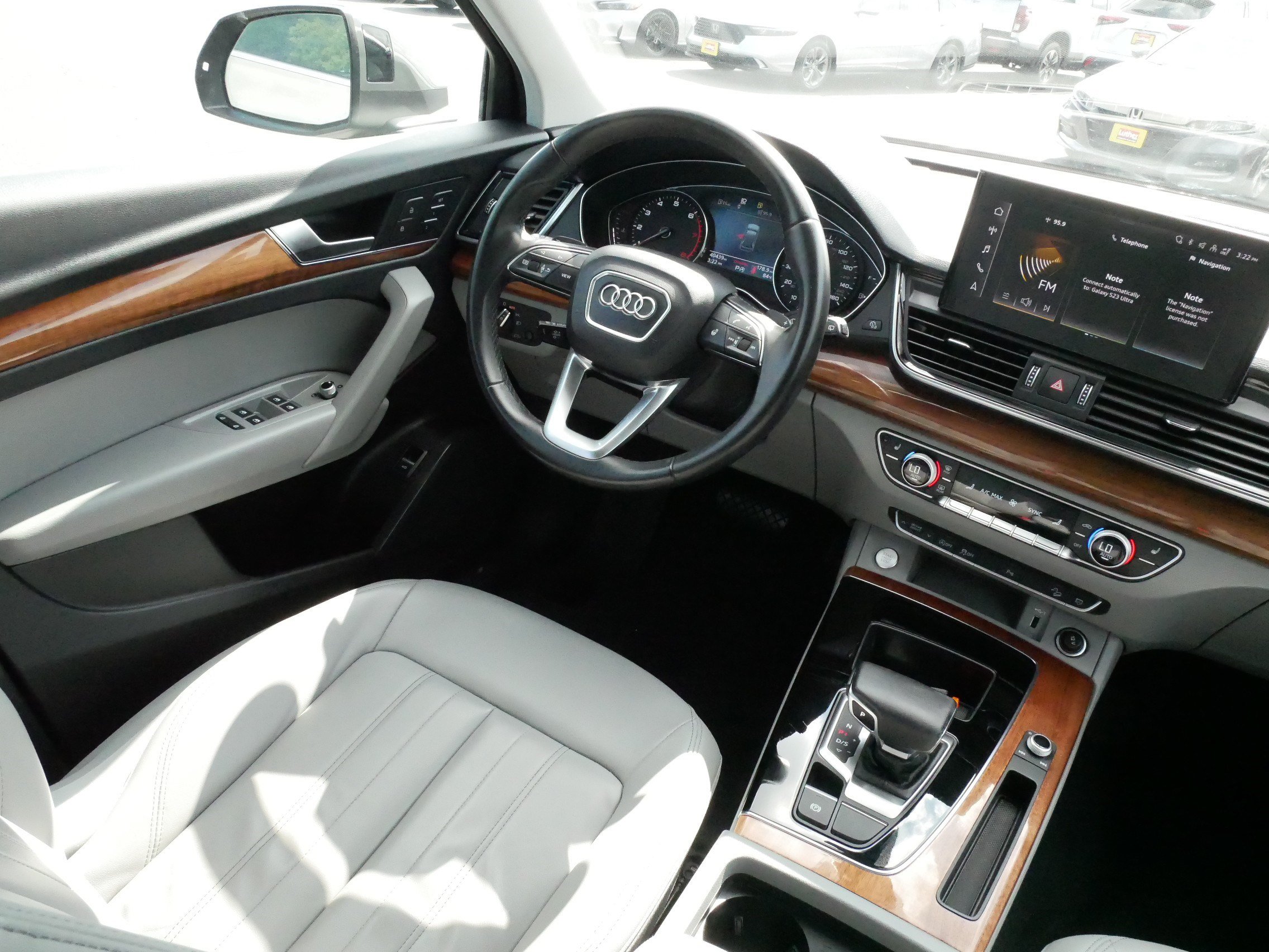 Used 2023 Audi Q5 2.0T Premium w/ Convenience Package AWD/4WD image 9