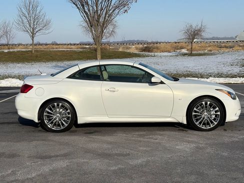 Used 2014 INFINITI Q60 Convertible w/ Premium Package image 9