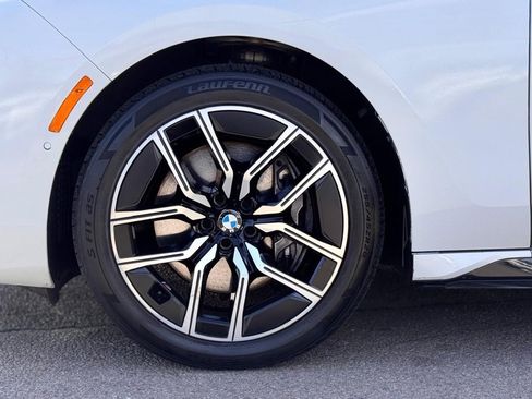 Used 2024 BMW 740i xDrive 740i xDrive image 11