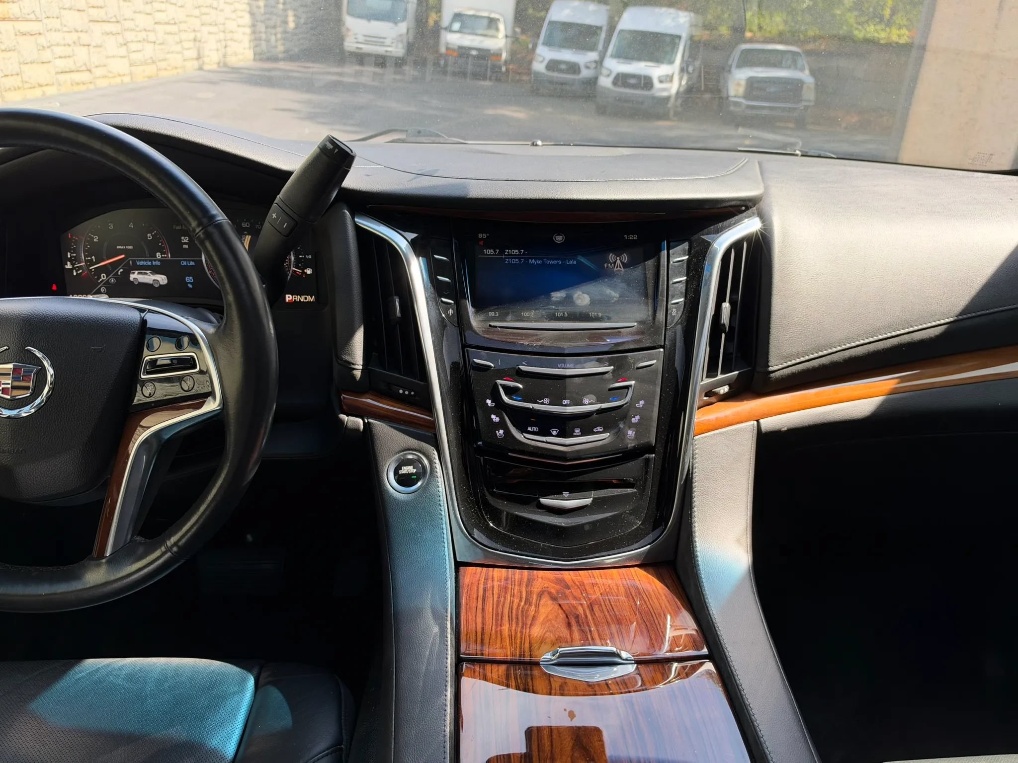 Used 2015 Cadillac Escalade Premium RWD image 19