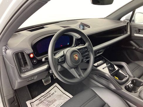 Certified 2024 Porsche Cayenne S image 4