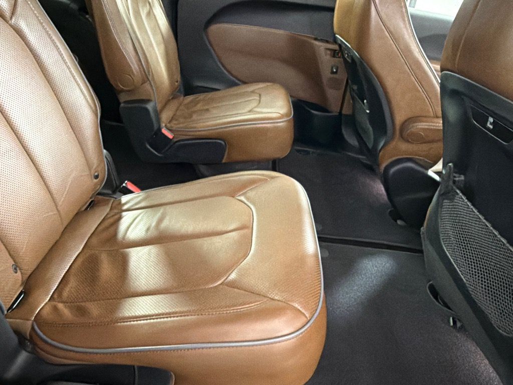 Used 2019 Chrysler Pacifica Limited FWD image 23