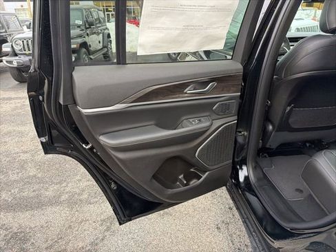New 2026 Jeep Grand Cherokee Limited image 15