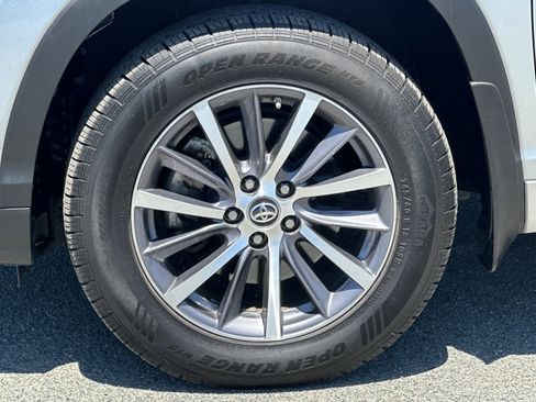 Used 2018 Toyota Highlander XLE AWD/4WD image 26