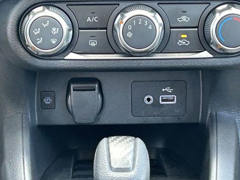 Used 2025 Nissan Versa SV w/ Trunk Package image 16