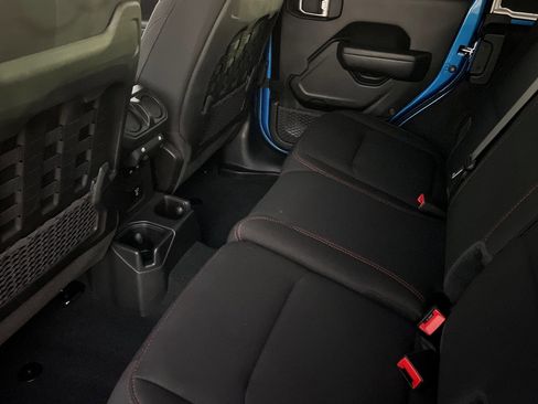 Used 2022 Jeep Wrangler Unlimited Rubicon image 12