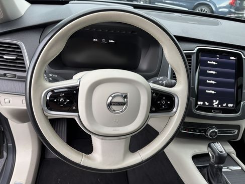Used 2020 Volvo XC90 T6 Momentum AWD/4WD image 18